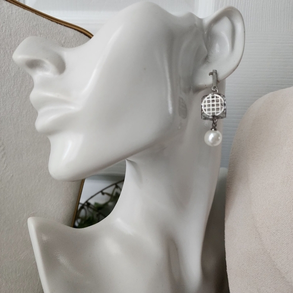 Clear and White Natural Quartz Stone Necklace with Heart Charm - Picture 3 of 8